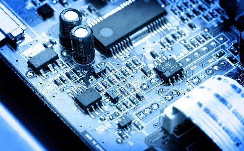 HUD市场空间广阔，国产替代大势所趋